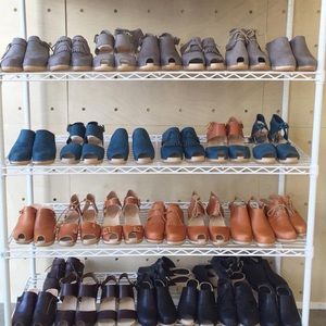 Emma closed toe × 1
Peacock / 8-8 1/2 US (38) / Mid Heel